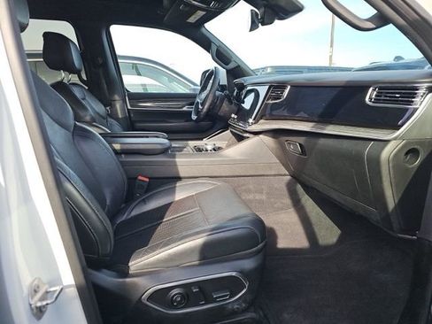 Used 2022 Jeep Wagoneer Series III w/ Premium Group I image 9