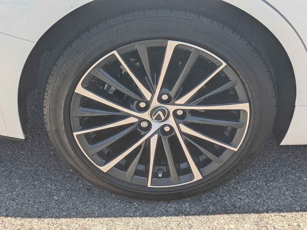 Used 2025 Lexus ES 350 w/ Premium Package FWD image 12