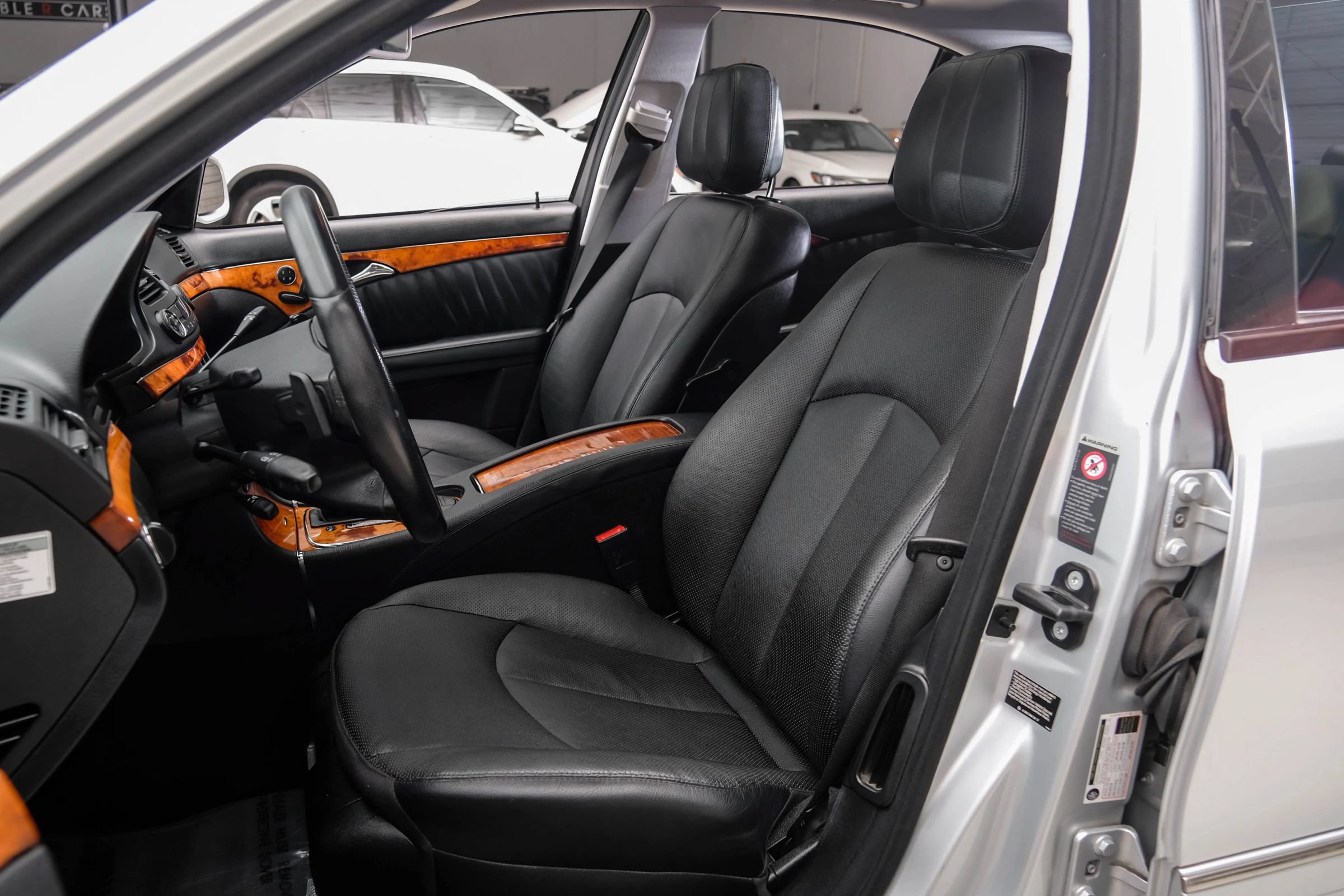 Used 2009 Mercedes-Benz E 550 Sedan image 40