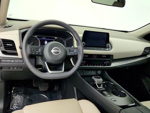 Used 2024 Nissan Rogue SV w/ SV Premium Package FWD image 12