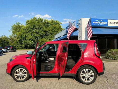Used 2015 Kia Soul + FWD image 20