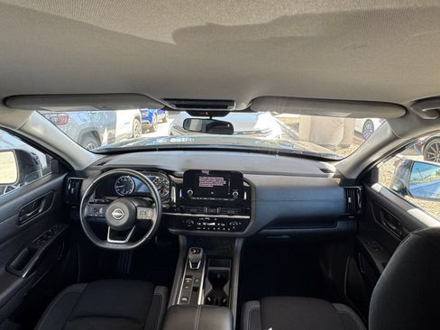 Used 2025 Nissan Pathfinder SV FWD image 36