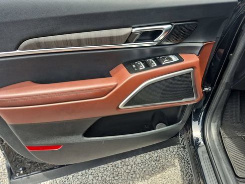 Used 2024 Kia Telluride EX w/ EX Captain's Chair Package FWD image 16
