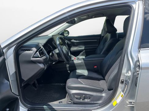 Used 2022 Toyota Camry XSE FWD image 11