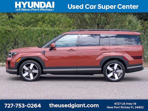 Used 2025 Hyundai Santa Fe Limited FWD image 2