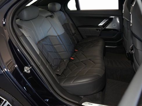 Used 2023 BMW 740i image 23