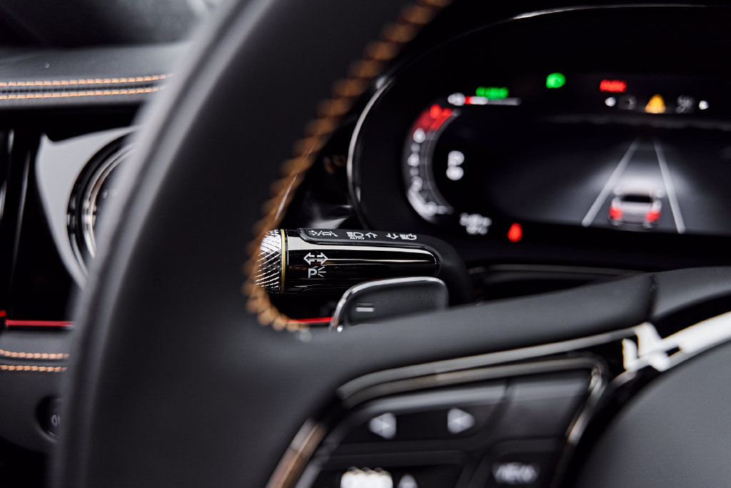 Used 2025 Bentley Flying Spur Plug-In Hybrid AWD/4WD image 55