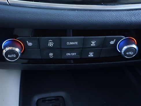 Used 2020 Buick Enclave Essence image 26