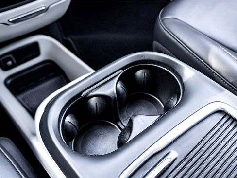 Used 2024 Chrysler Pacifica Select image 26