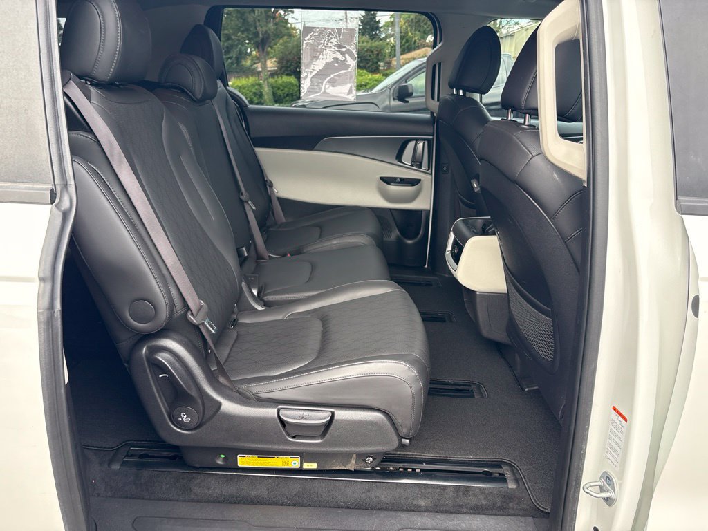 Used 2024 Kia Carnival LX FWD image 26