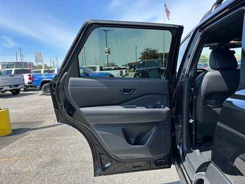 Used 2025 Nissan Pathfinder Rock Creek AWD/4WD image 9