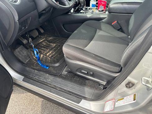 Used 2018 Nissan Pathfinder SV AWD/4WD image 3