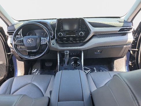 Used 2020 Toyota Highlander XLE AWD/4WD image 10