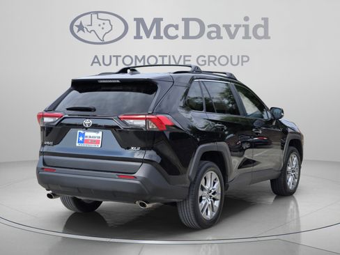 Used 2022 Toyota RAV4 XLE Premium FWD image 6