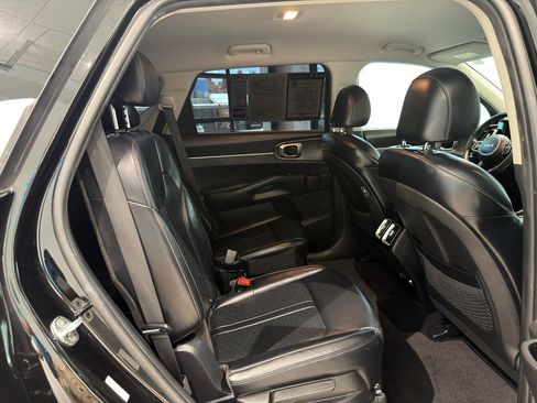 Certified 2022 Kia Sorento S FWD image 19
