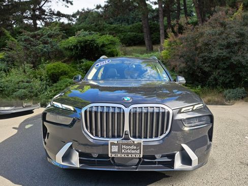Used 2025 BMW X7 xDrive40i AWD/4WD image 2