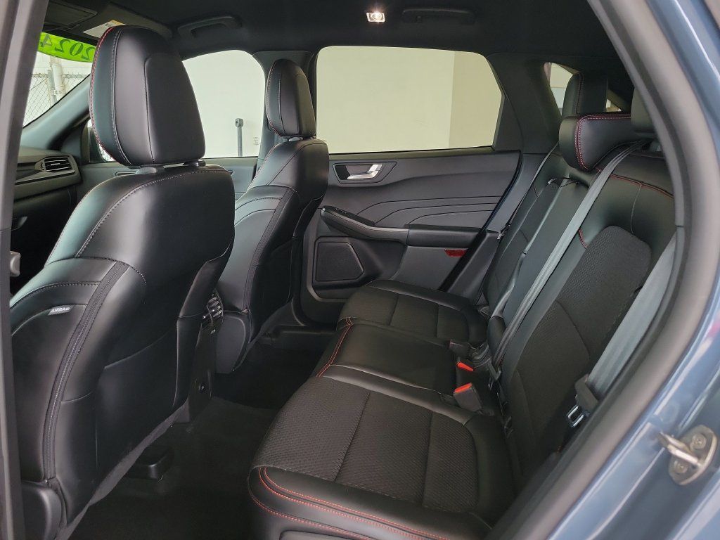 Used 2024 Ford Escape ST-Line w/ Tech Pack #1 FWD image 12