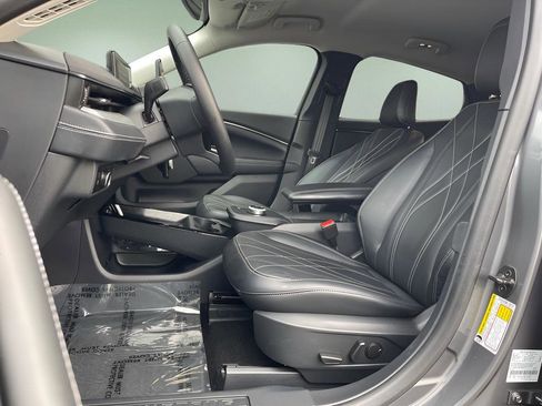 Used 2023 Ford Mustang Mach-E Select image 12