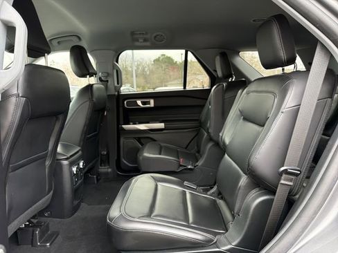 Used 2021 Ford Explorer XLT w/ Equipment Group 202A image 14