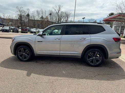 Used 2021 Volkswagen Atlas SE w/ Panoramic Sunroof Package image 4