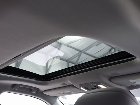 Used 2024 Toyota Highlander XLE image 20