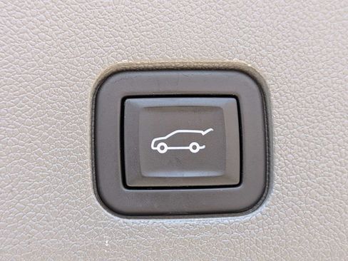 Certified 2024 Cadillac XT6 Premium Luxury w/ Technology Package FWD image 18