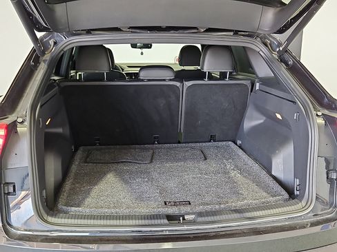 Certified 2023 Volkswagen Atlas Cross Sport SE w/ Panoramic Sunroof Package FWD image 8