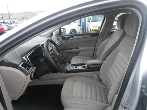 Used 2019 Ford Fusion SE image 9