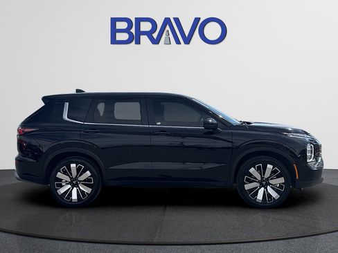 Used 2025 Mitsubishi Outlander SE AWD/4WD image 5