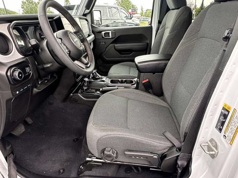 Used 2024 Jeep Wrangler Unlimited w/ Convenience Group AWD/4WD image 19