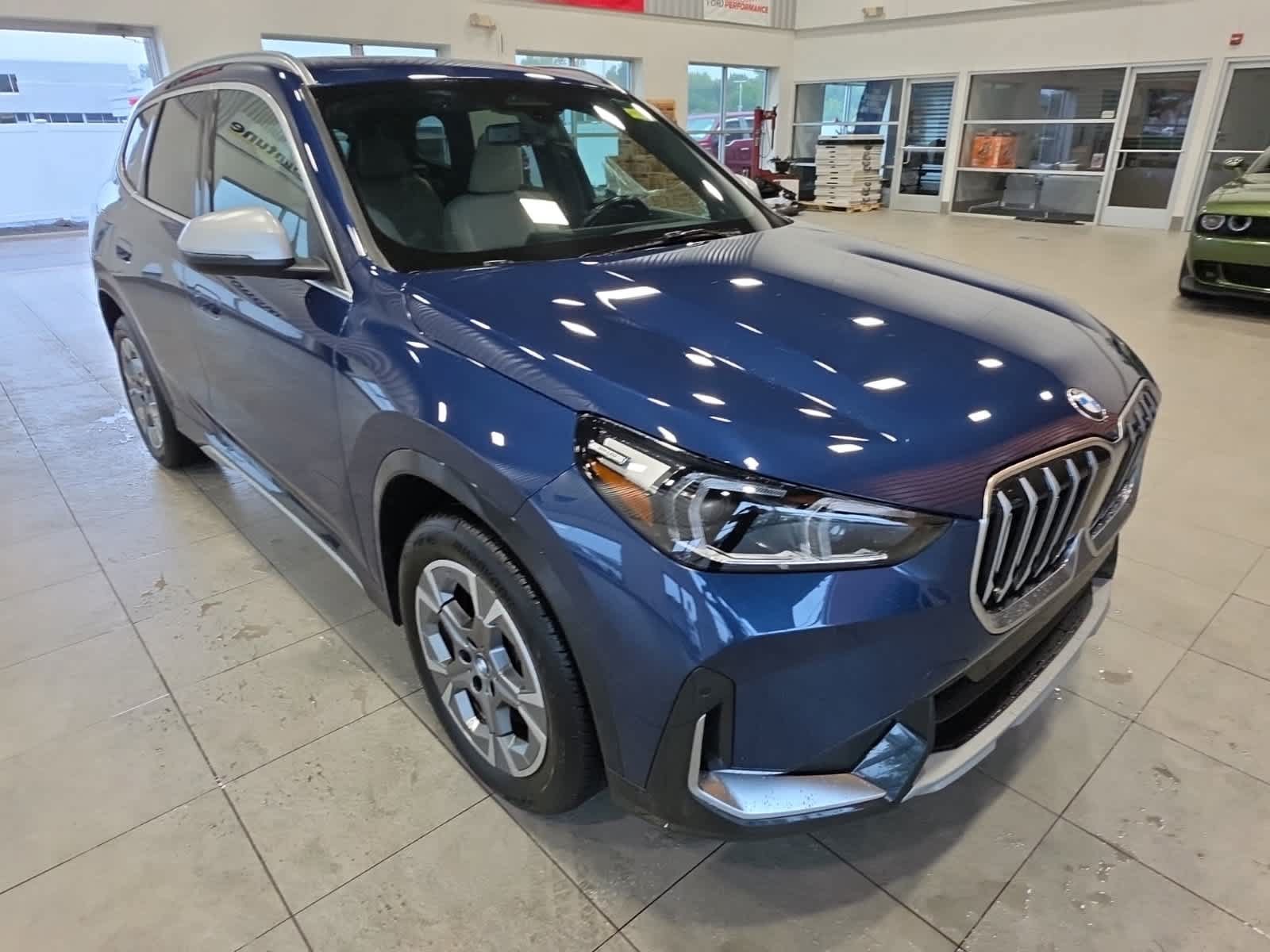 Used 2023 BMW X1 xDrive28i w/ Convenience Package AWD/4WD image 5