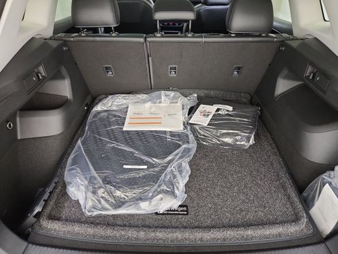 New 2025 Volkswagen Tiguan SE image 33