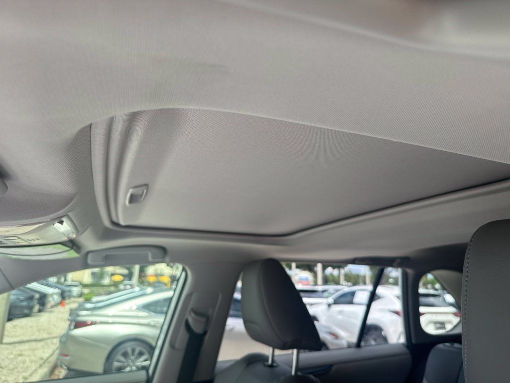 Used 2019 Toyota RAV4 Limited w/ Cold Weather Package FWD image 17