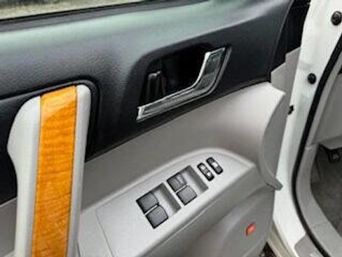 Used 2010 Toyota Highlander Limited image 8