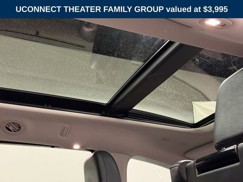 Used 2022 Chrysler Pacifica Touring-L w/ Uconnect Theater Family Group image 3