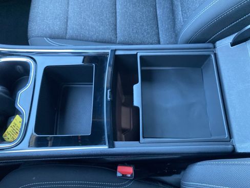 Used 2025 Chevrolet Traverse LT image 36