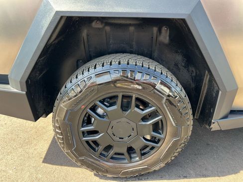 Used 2024 Tesla Cybertruck AWD Crew Cab image 14