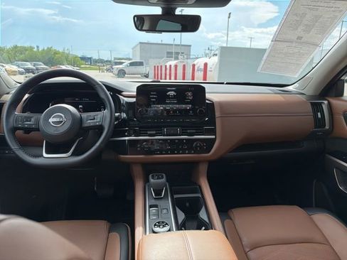 Used 2025 Nissan Pathfinder Platinum w/ Cargo Package AWD/4WD image 30