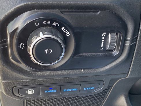 Used 2024 Jeep Wrangler Unlimited Sahara image 27