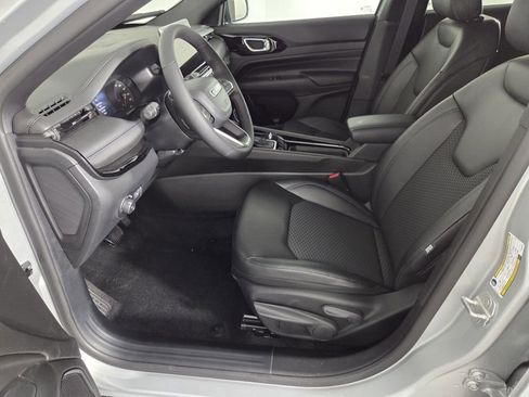 New 2026 Jeep Compass Latitude image 11