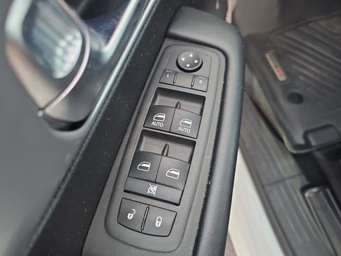 Used 2021 Chrysler Pacifica Touring w/ S Appearance Package image 14