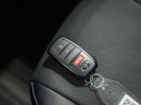 New 2026 Toyota Highlander Platinum image 50