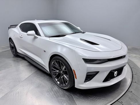 Used 2016 Chevrolet Camaro SS image 3