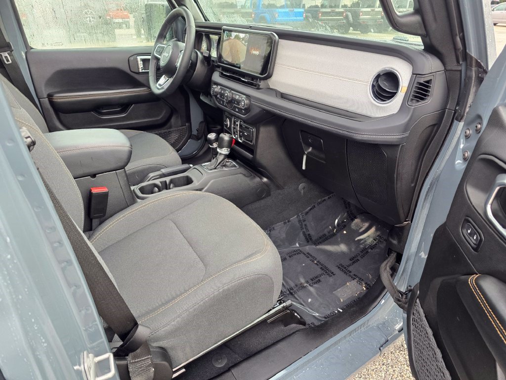 Used 2026 Jeep Wrangler Unlimited Sahara AWD/4WD image 29