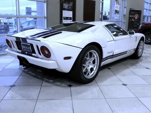 Used 2005 Ford GT RWD image 6