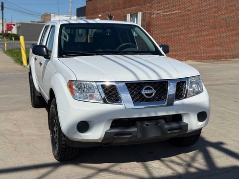 Used 2018 Nissan Frontier SV AWD/4WD image 3