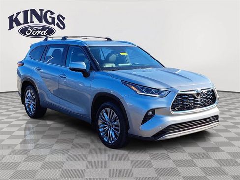 Used 2024 Toyota Highlander Platinum image 7
