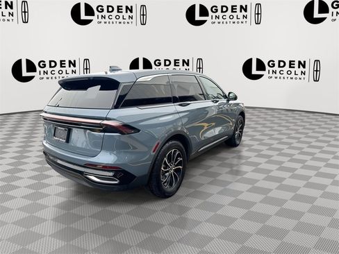 Used 2025 Lincoln Nautilus Premier image 8