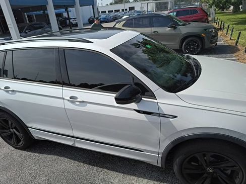 Used 2023 Volkswagen Tiguan SE R-Line FWD image 4
