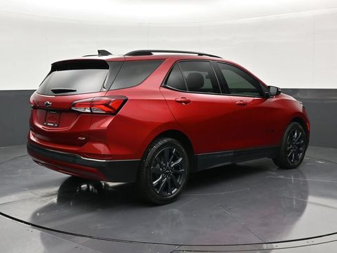 Used 2022 Chevrolet Equinox RS w/ RS Leather Package FWD image 5